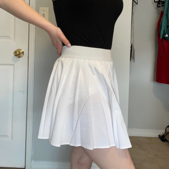 White Garage Skirt - Picture 2 of 2